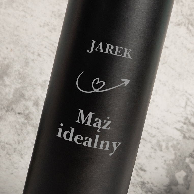 Personalizowana czarna butelka termiczna z grawerem IDEALNY MĄŻ + IMIĘ