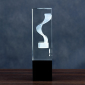 Nagroda za OSIĄGNIĘCIA BIZNESOWE - schody 3D w szklanej statuetce