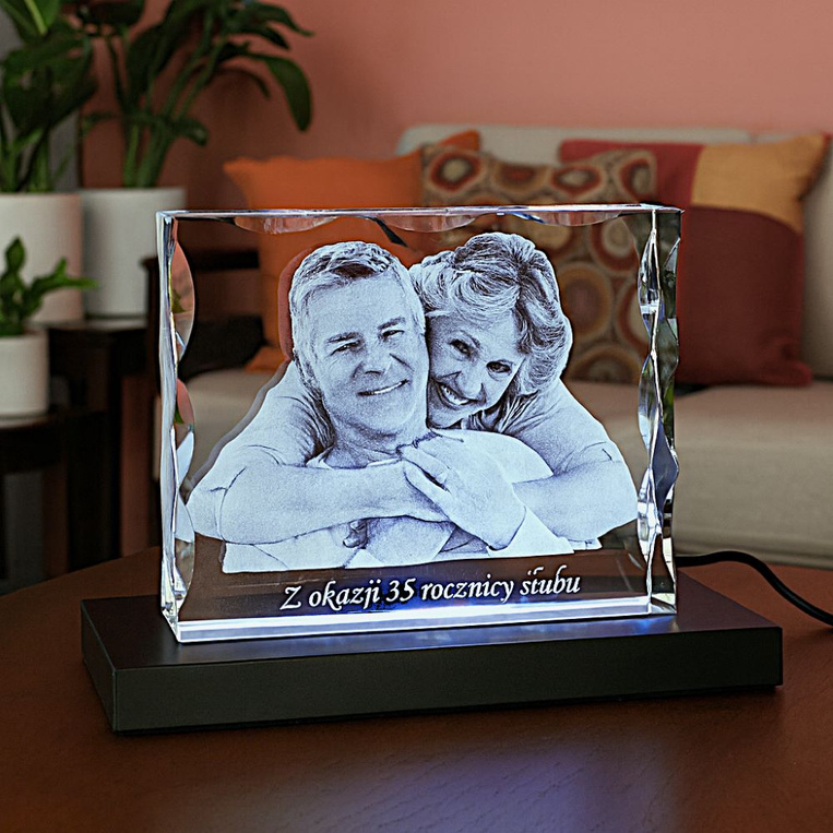 Fotoprezent grawerowany w szkle - zdjęcie 2D w statuetce, podstawka LED