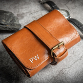 Skórzane etui na zegarki TŁOCZONE SREBRNE INICJAŁY. Prezent z klasą