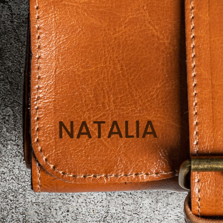 Eleganckie skórzane etui na zegarki z grawerem - prezent dla kobiety