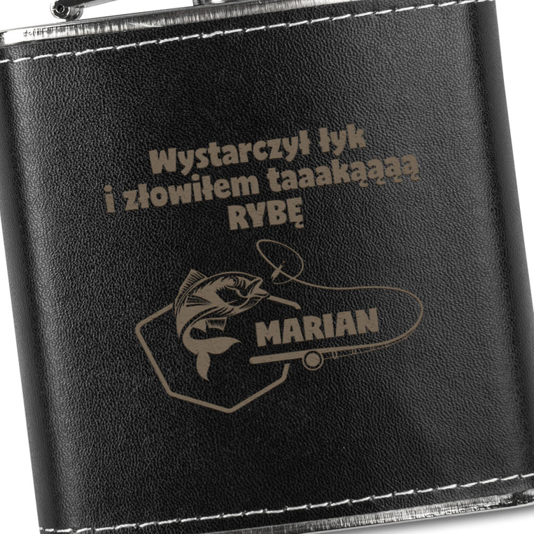 Piersiówka w skórze z personalizowanym grawerem DLA WĘDKARZA