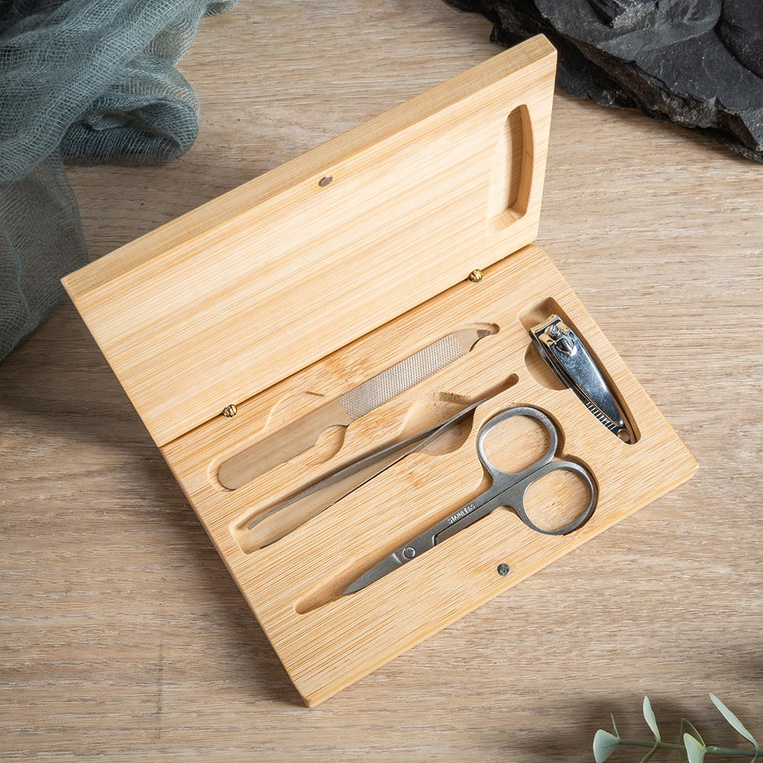 PERSONALIZOWANY zestaw do manicure w bambusowym etui GRAWEROWANE INICJAŁY