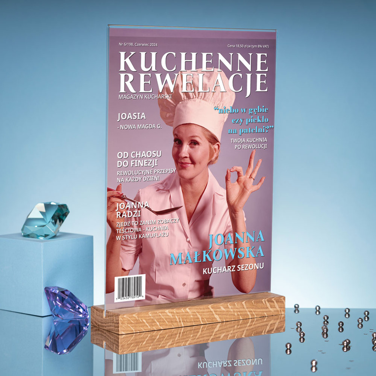 Statuetka ze szkła akrylowego – Okładka „Kuchenne Rewelacje” z humorem