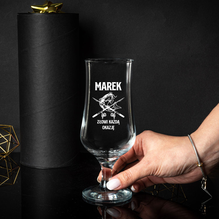 Pokal do piwa z grawerem w zestawie z prezentową tubą.