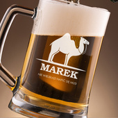 Kufel z żartobliwym grawerem – NIE WIELBŁĄD NAPIĆ SIĘ MUSI