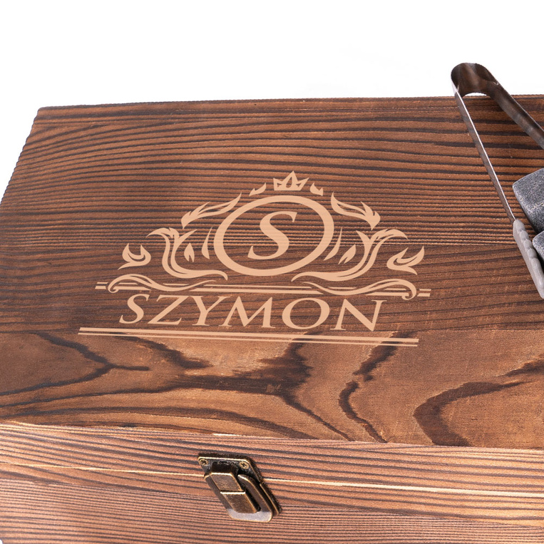 Prezent na imieniny – zestaw do whisky z monogramem i imieniem DLA KONESERA WHISKY