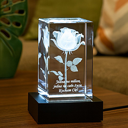 Statuetka szklana LED z grawerunkiem róży 3D i dedykacją – prezent na walentynki lub rocznicę