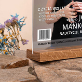 Statuetka z akrylu 21x30 cm – Okładka „Nauczyciel z klasą”