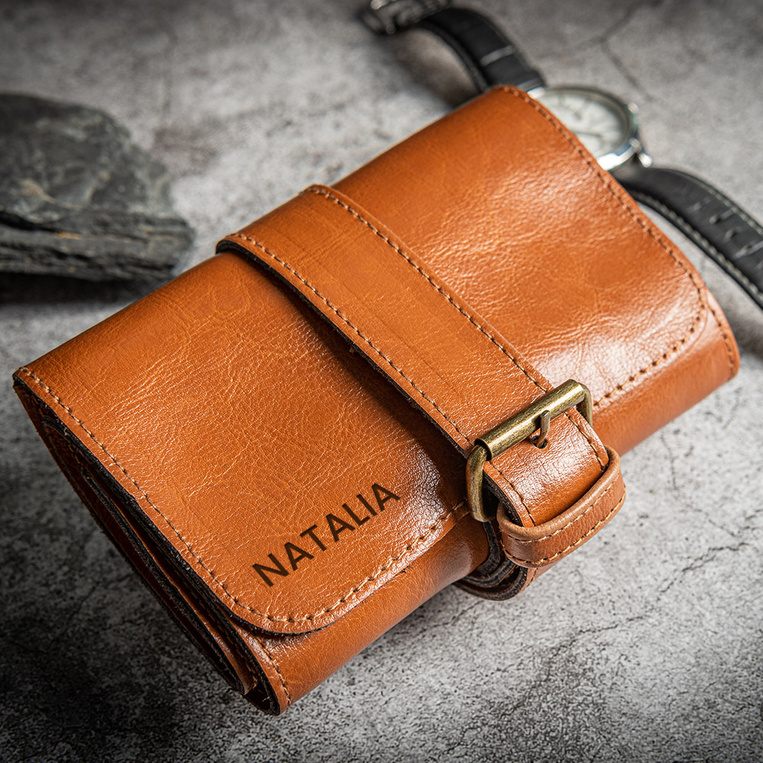 Eleganckie skórzane etui na zegarki z grawerem - prezent dla kobiety