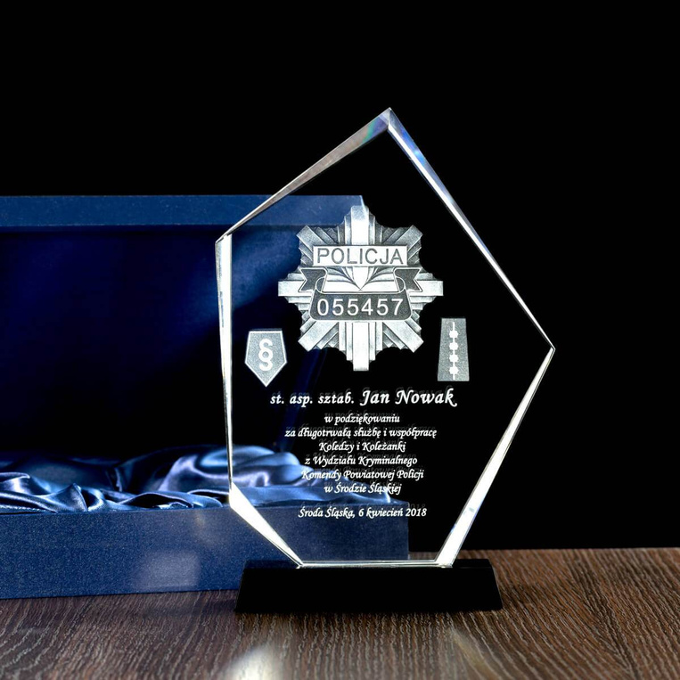 Duża statuetka DLA POLICJANTA NA EMERYTURĘ – personalizowane podziękowanie