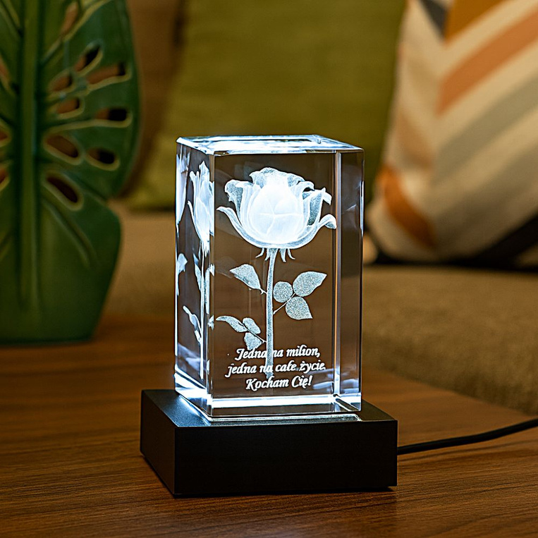 Statuetka szklana LED z grawerunkiem róży 3D i dedykacją – prezent na walentynki lub rocznicę