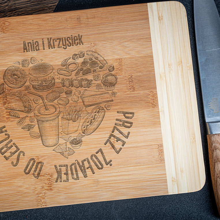 PREZENT DLA PARY deska do krojenia z grawerem PRZEZ ŻOŁĄDEK DO SERCA