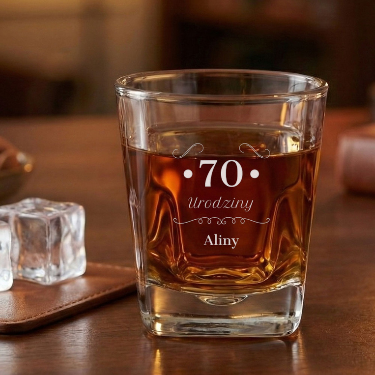 Szklanka do whisky na 70. urodziny – elegancki prezent z grawerem