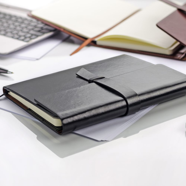 Skórzany notes GRAWER IMIENIA - personalizowany prezent dla niej