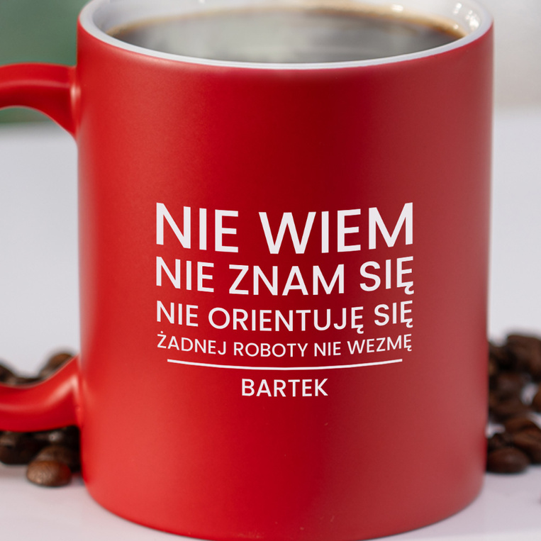 Kubek ceramiczny z humorystycznym grawerem – personalizowany