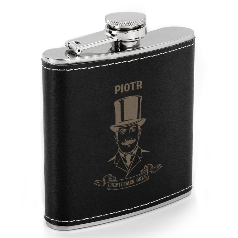 Piersiówka w skórze z grawerem GENTLEMEN ONLY + IMIE