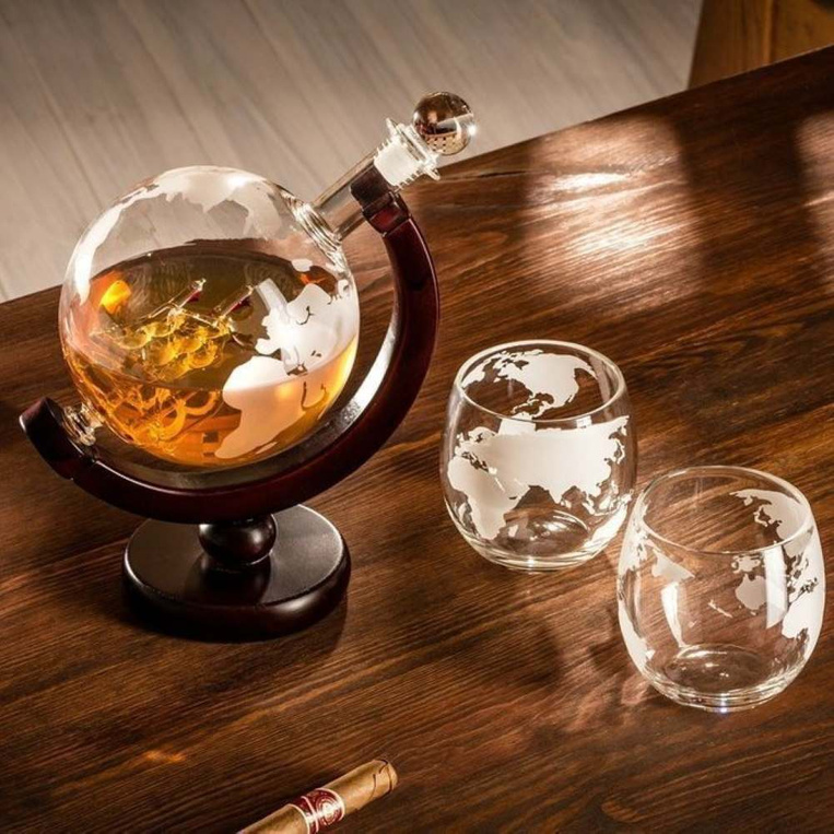 Zestaw karafka Globus i 2 szklanki – prezent dla podróżnika