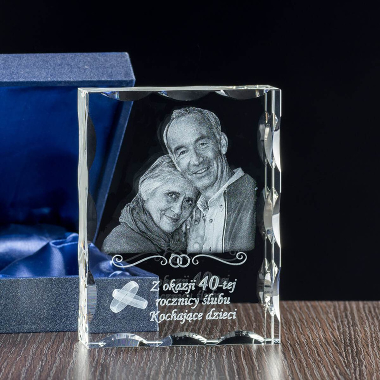 Kryształowa statuetka 2D z grawerem zdjęcia pary – zestaw z podstawką LED i etui
