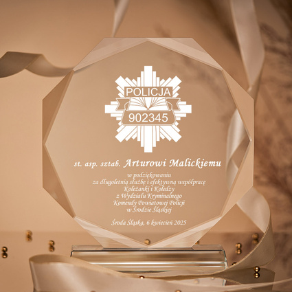Statuetka z grawerem DLA POLICJANTA odchodzącego na emeryturę – OD ZAŁOGI