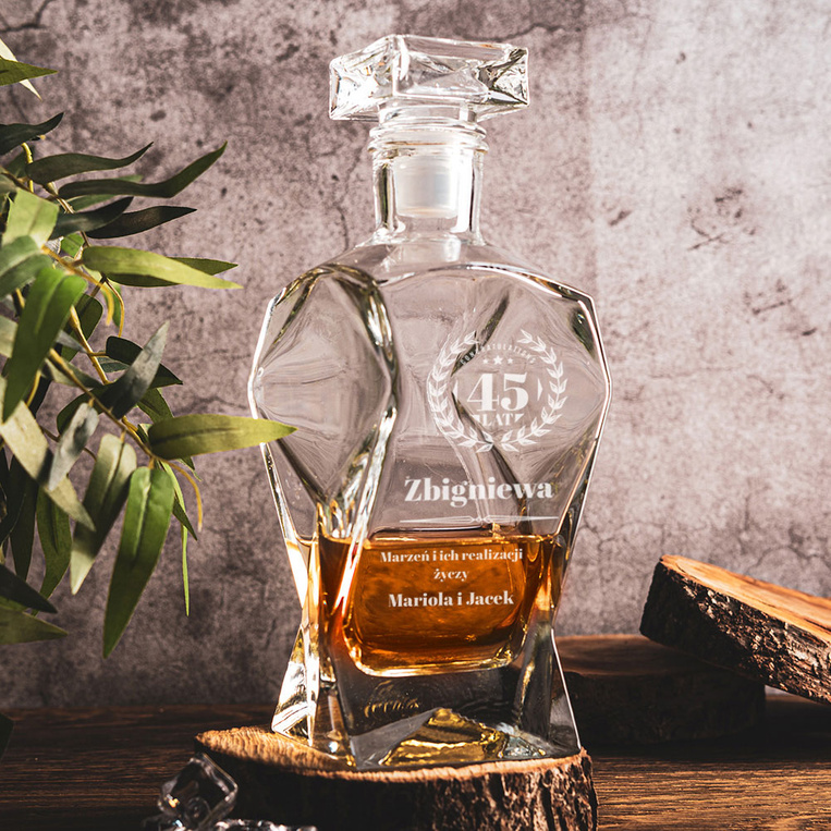 Zestaw do whisky z 6 szklankami prezent na 45 URODZINY