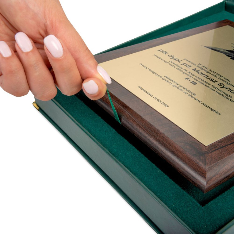 DYPLOM DLA PILOTA – gratulacje z okazji nalotu 1000 godzin, jubileuszu, awansu