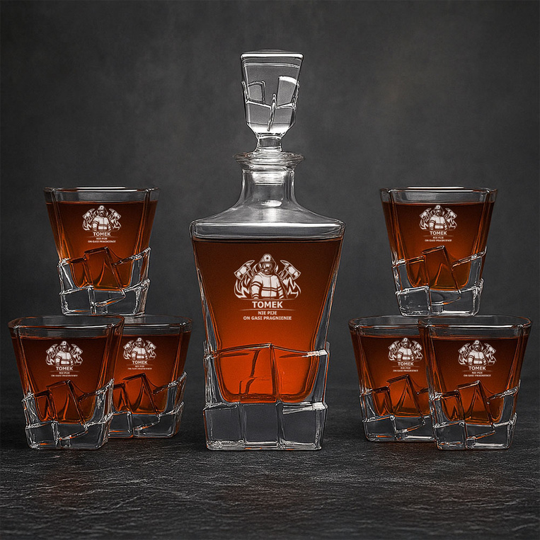 Zestaw do whisky DLA STRAŻAKA z grawerem „ON NIE PIJE ON GASI PRAGNIENIE"