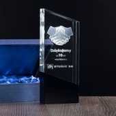 Statuetka 3D z grawerowanym uściskiem dłoni - Podziękowania firmowe