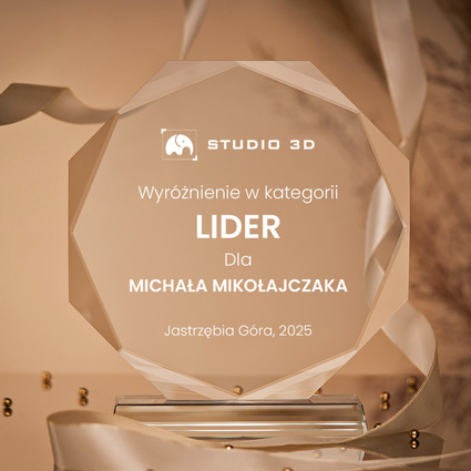 Szklana statuetka z grawerem – wyróżnienie dla LIDERA podsumowanie roku