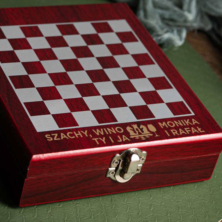Personalizowany zestaw do wina z szachami DLA PARY SZACHISTÓW