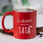 Czerwony kubek ceramiczny z grawerem DLA TATY – personalizowany