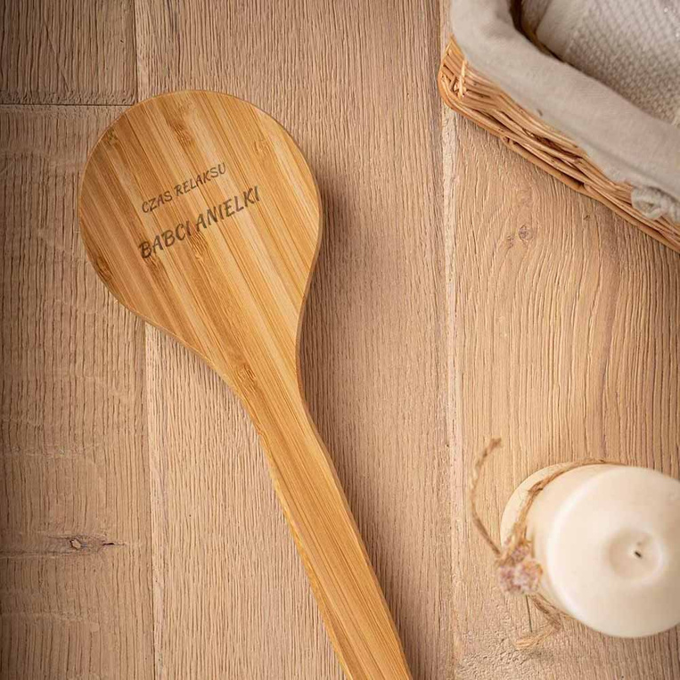 Bambusowa szczotka do kąpieli z grawerem CZAS RELAKSU BABCI + IMIĘ