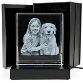 Fotokryształ 3D dziecka z pieskiem – statuetka szklana z LED