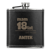 Piersiówka w skórze z grawerem z okazji 18 URODZIN