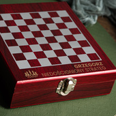 Zestaw do wina z szachami DLA STRATEGA na prezent