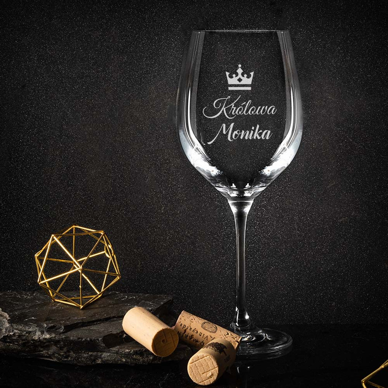 Kieliszek do wina czerwonego z grawerem - dla królowej