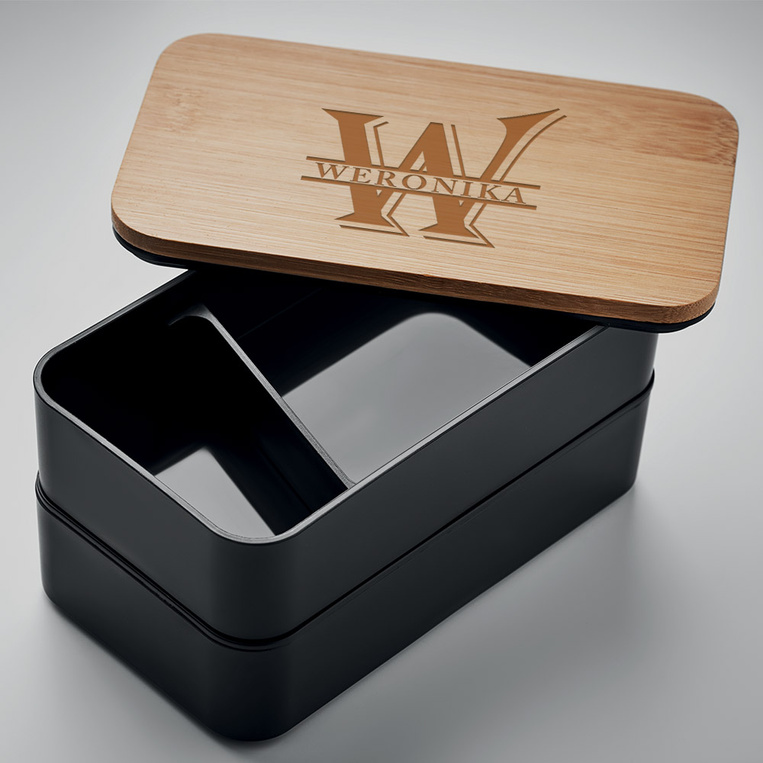 Czarny lunch box z monogramem i imieniem – elegancki prezent dla niej