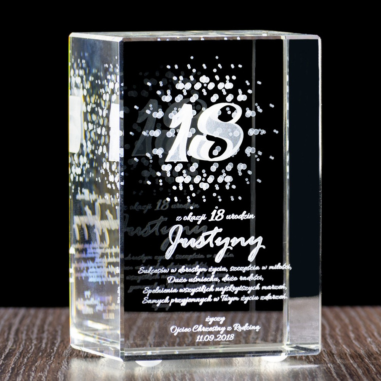 Statuetka 3D na 18 Urodziny - personalizacja grawerem