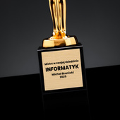 Statuetka DLA INFORMATYKA – okazałe wyróżnienie z personalizacją