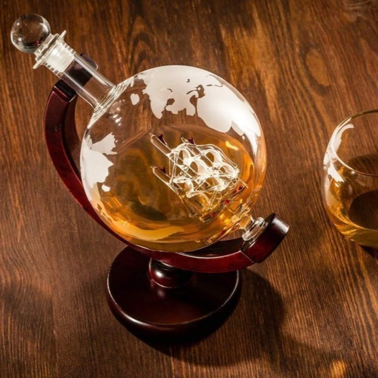 Zestaw karafka Globus i 2 szklanki – prezent dla podróżnika