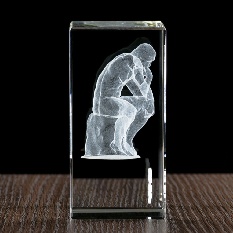 Myśliciel - rzeźba Auguste'a Rodina wygrawerowana w statuetce 3D