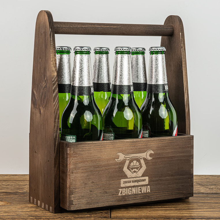 Grawerowane nosidło drewniane na piwo ZESTAW NARZĘDZIOWY + IMIĘ