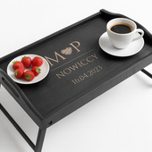 Elegancki stolik śniadaniowy z grawerem – prezent DLA PARY NA ROCZNICĘ