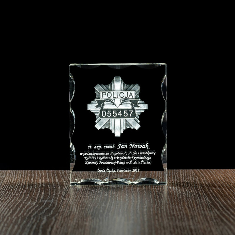 Podziękowania za służbę w Policji - odznaka 3D i dedykacja grawer w szkle