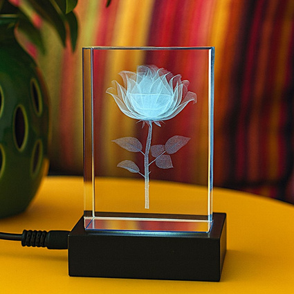 Statuetka szklana LED z różą 3D – prezent dla ukochanej na walentynki lub rocznicę