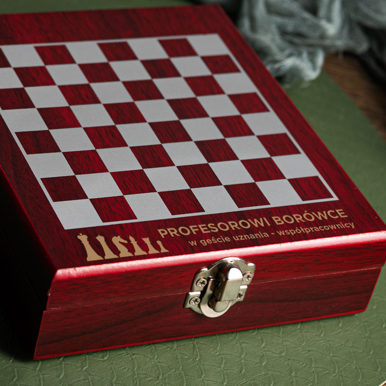 Zestaw do wina z szachami DLA PROFESORA w dowód uznania