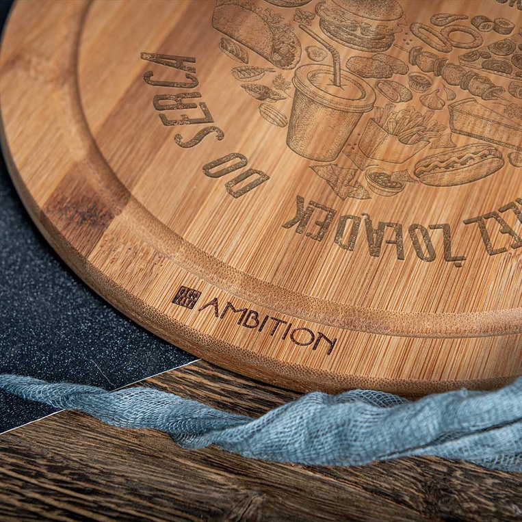 PRZEZ ŻOŁĄDEK DO SERCA Deska do krojenia na prezent dla ZNAJOMYCH