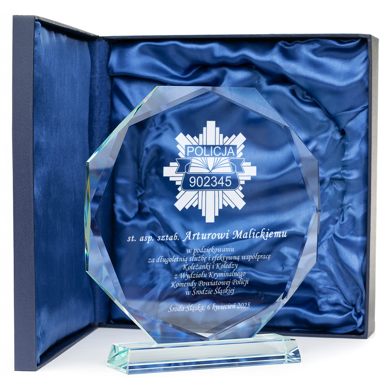 Statuetka z grawerem DLA POLICJANTA odchodzącego na emeryturę – OD ZAŁOGI