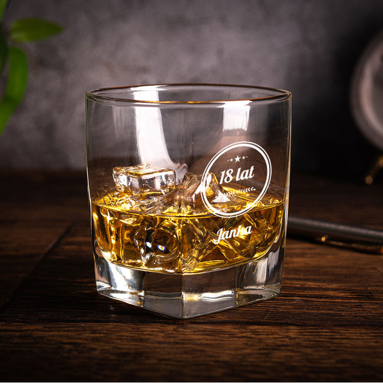 Zestaw do whisky - karafka i 2 szklanki na 18 URODZINY