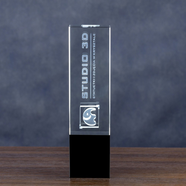 Statuetka 3D szklana z logiem firmowym na Jubileusz firmy